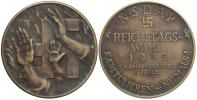 NSDAP - Reichstagswahl 1932. Nápisy, opis KAPITULIEREN - NIEMALS! / svastika mezi vztyčenýma rukama. Sign. CHW ?. Bronz 35 mm. patina, n. kor.